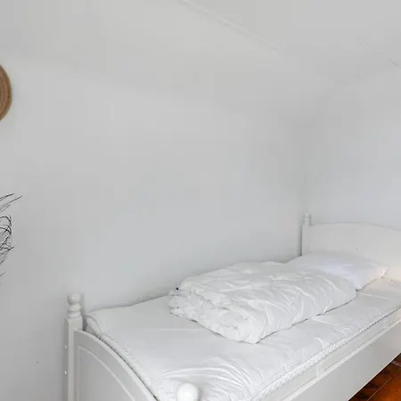 Cozy In Aakirkeby With Wifi *