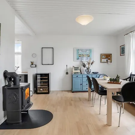 Dom wakacyjny Cozy In Aakirkeby With Wifi Åkirkeby